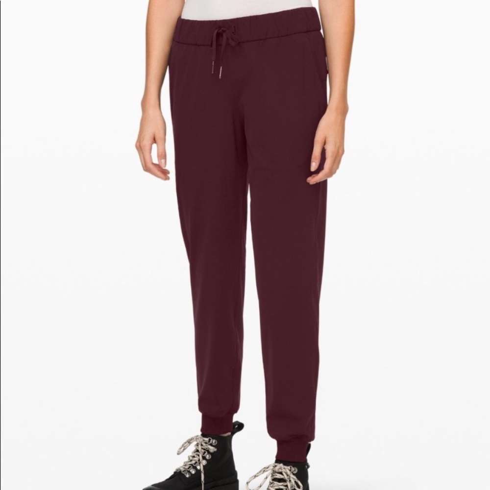 Lululemon On The Fly Jogger Luxtreme Size 14 Garnet Maroon